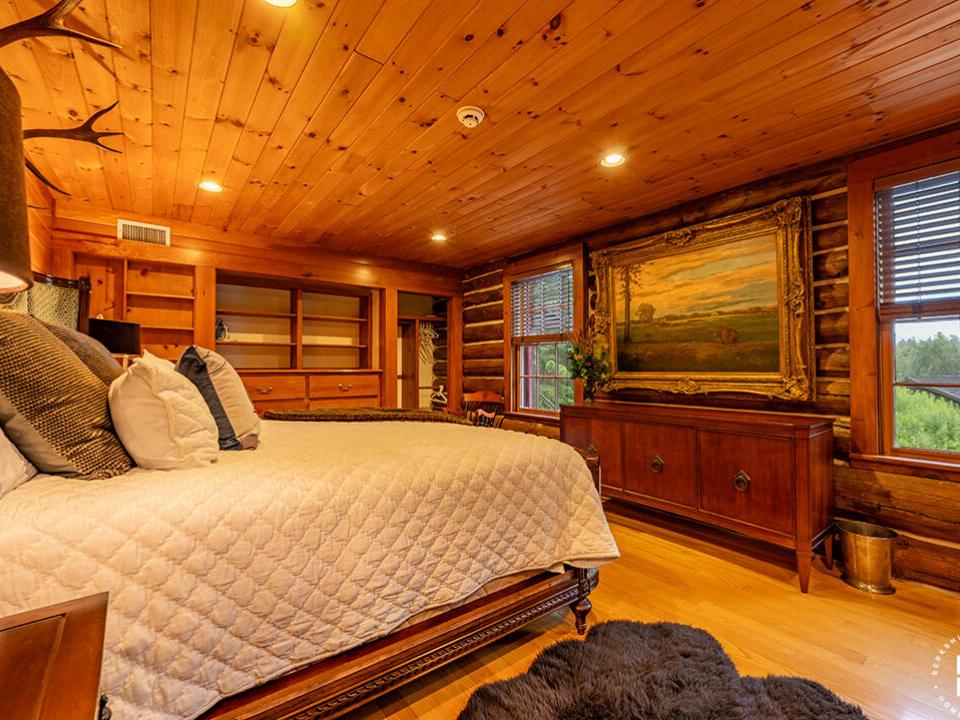 LittleLoj_Bedroom2
