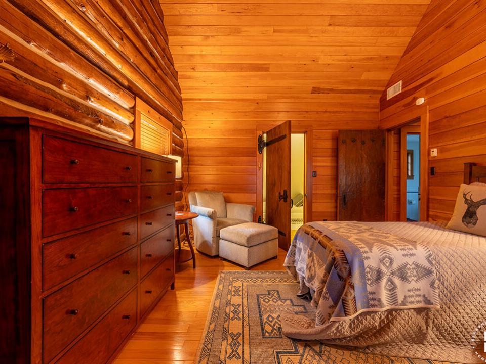 LittleLoj_Bedroom4_Chair