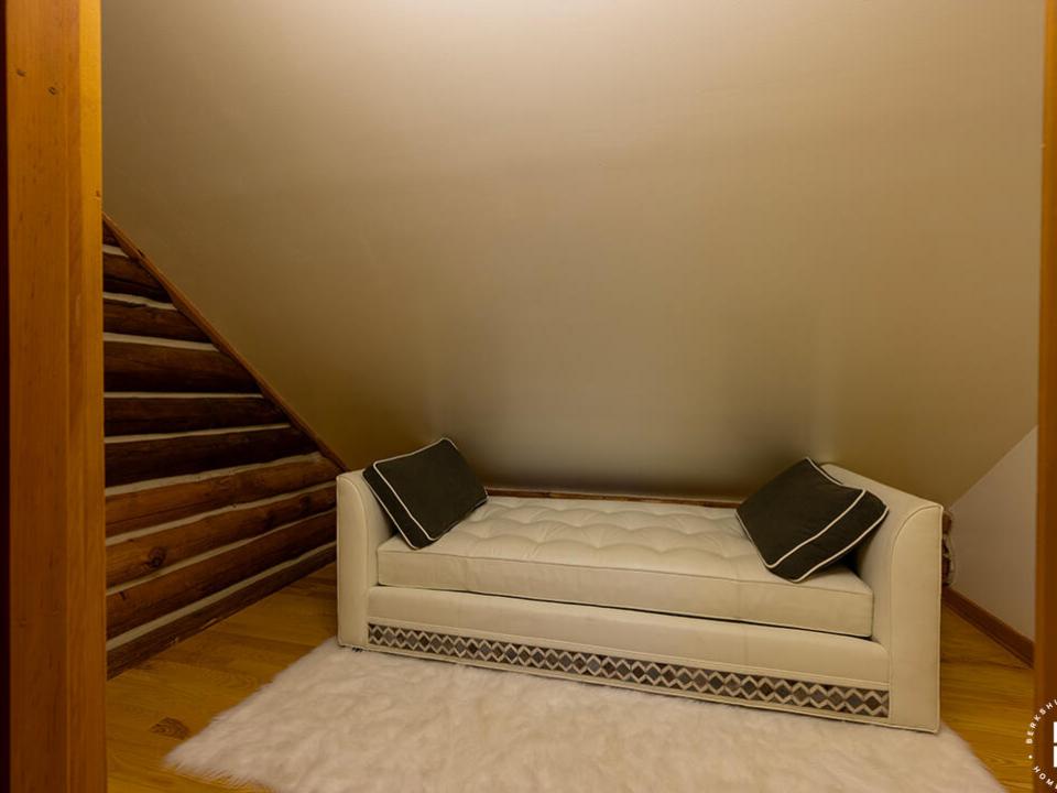 LittleLoj_Bedroom4_Closet_BonusRoom