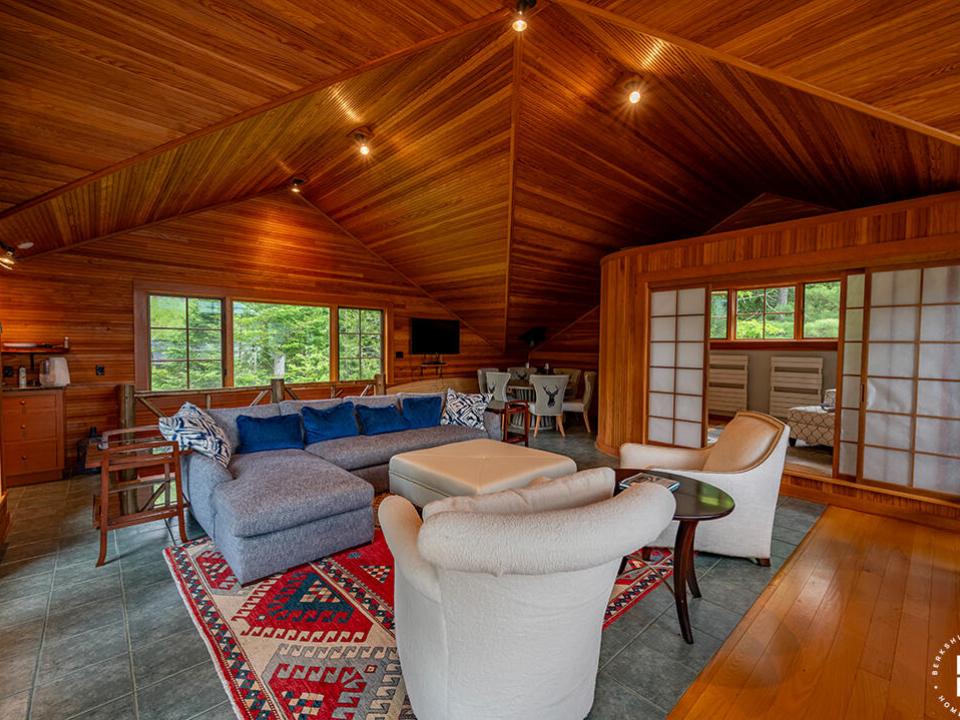 LittleLoj_BH_GR_Bedroom