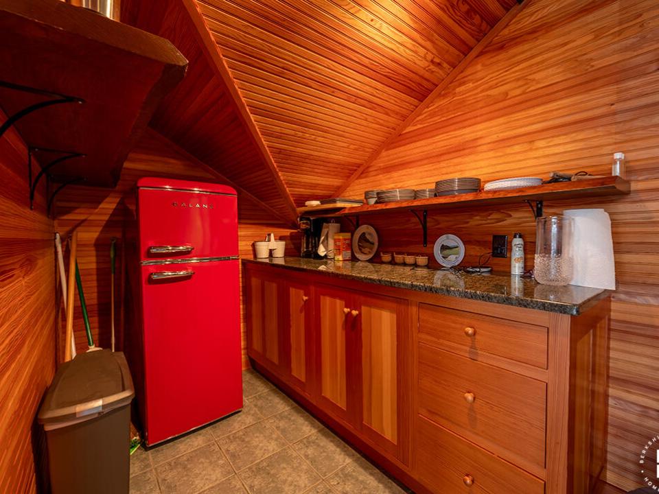 LittleLoj_BH_Kitchenette