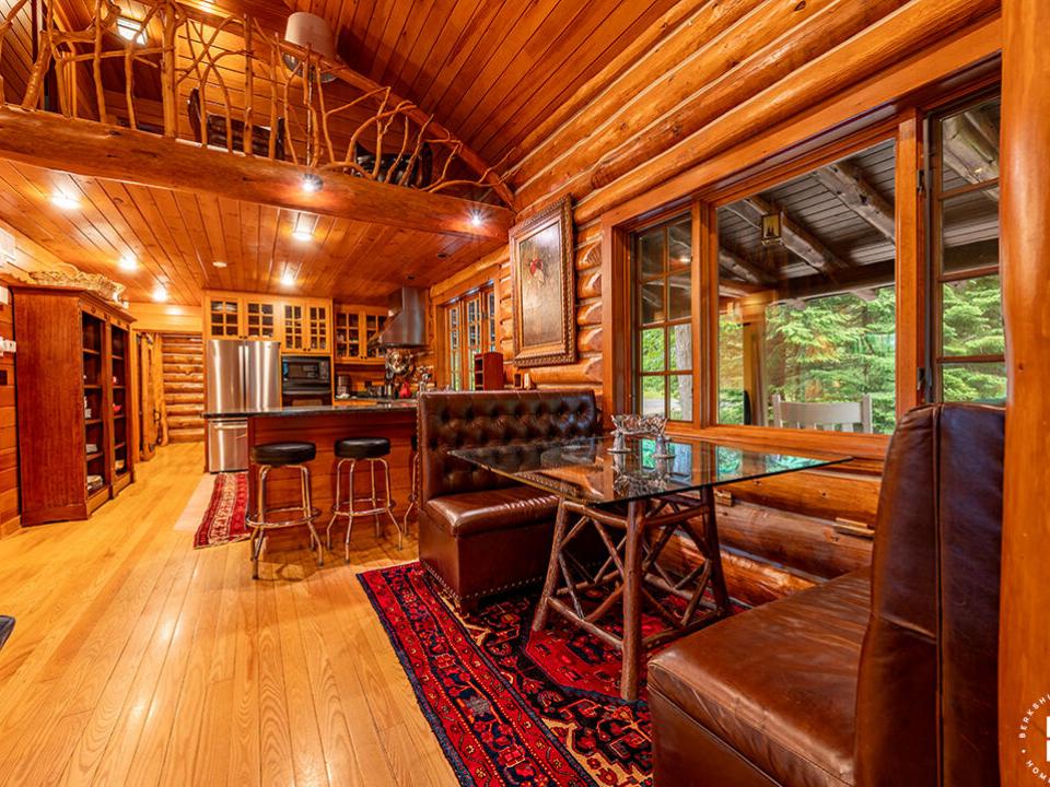 LittleLoj_BreakfastTable_Kitchen