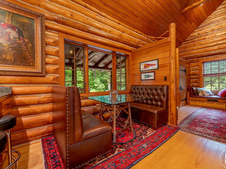 LittleLoj_BreakfastTable