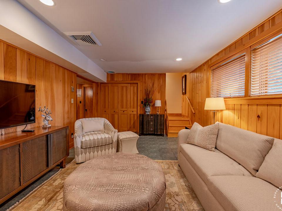 LittleLoj_Den_Stairway