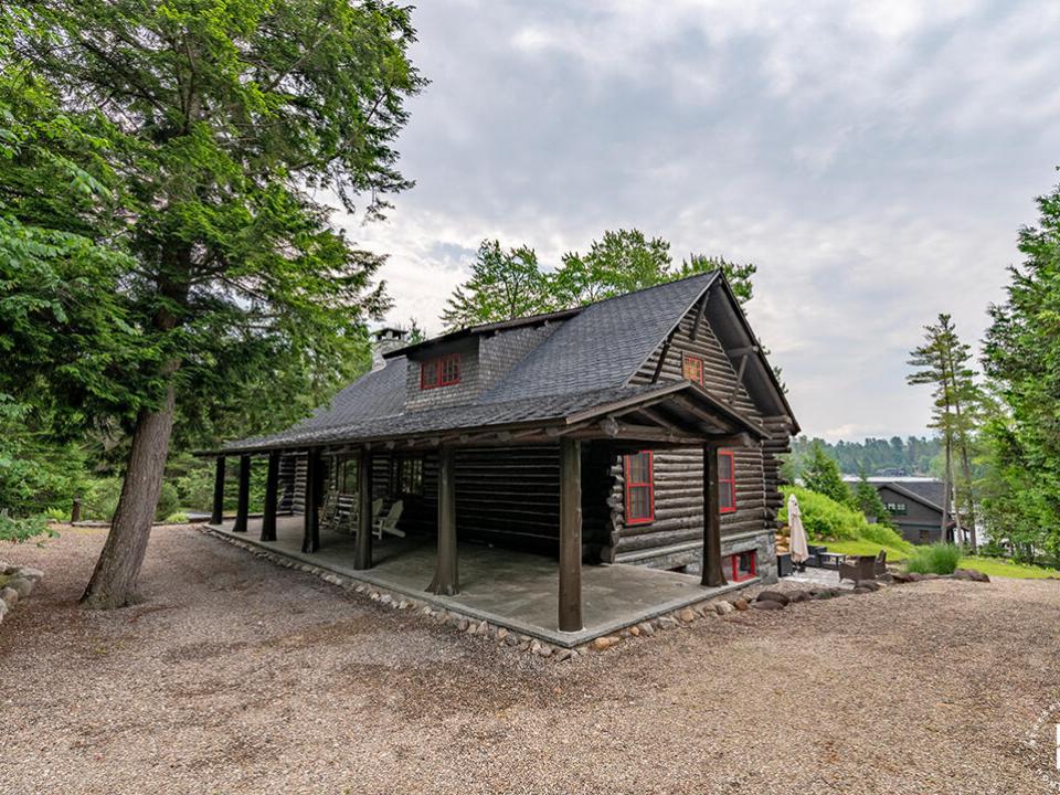 LittleLoj_Exterior_R