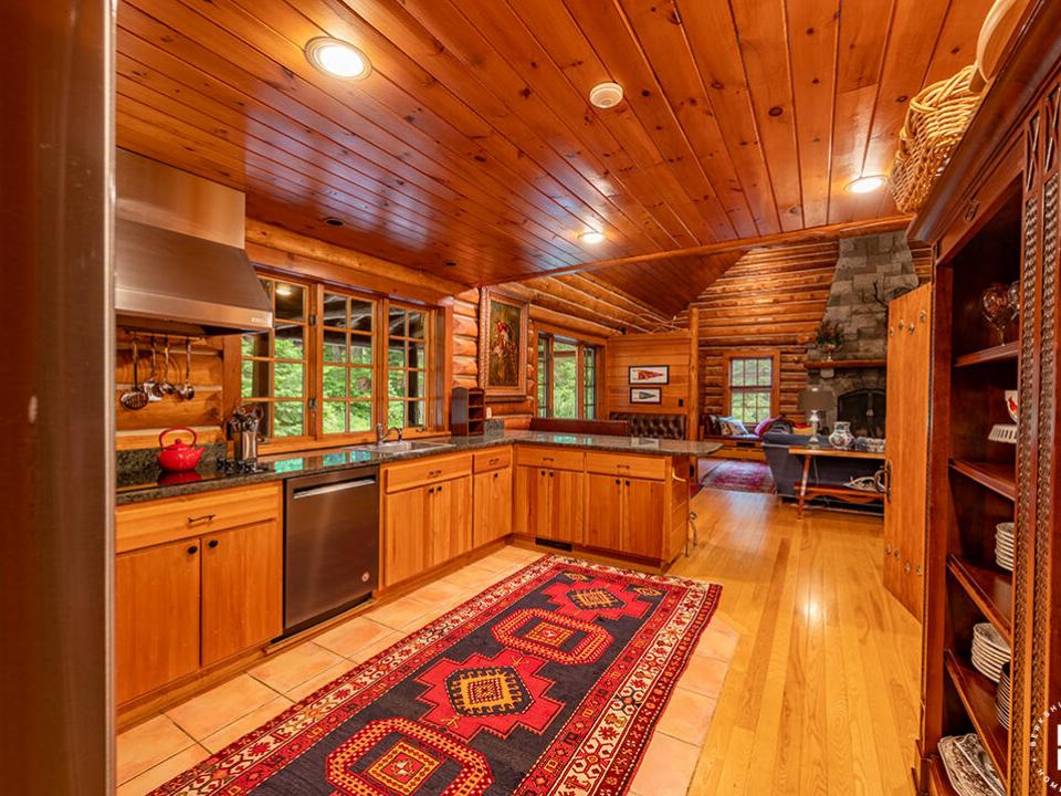 LittleLoj_Kitchen_To_LR