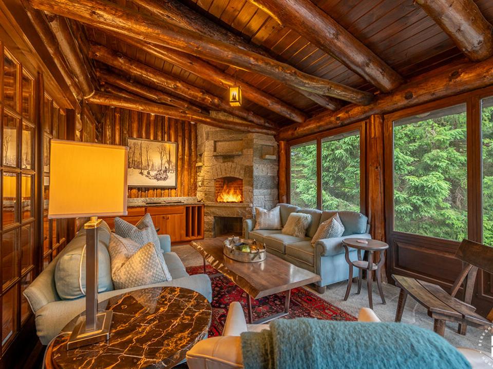 LittleLoj_ScreenedPorch_From_Doorway