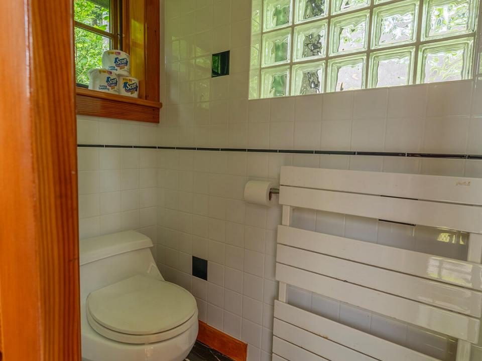 LittleLoj_WH_Toilet1