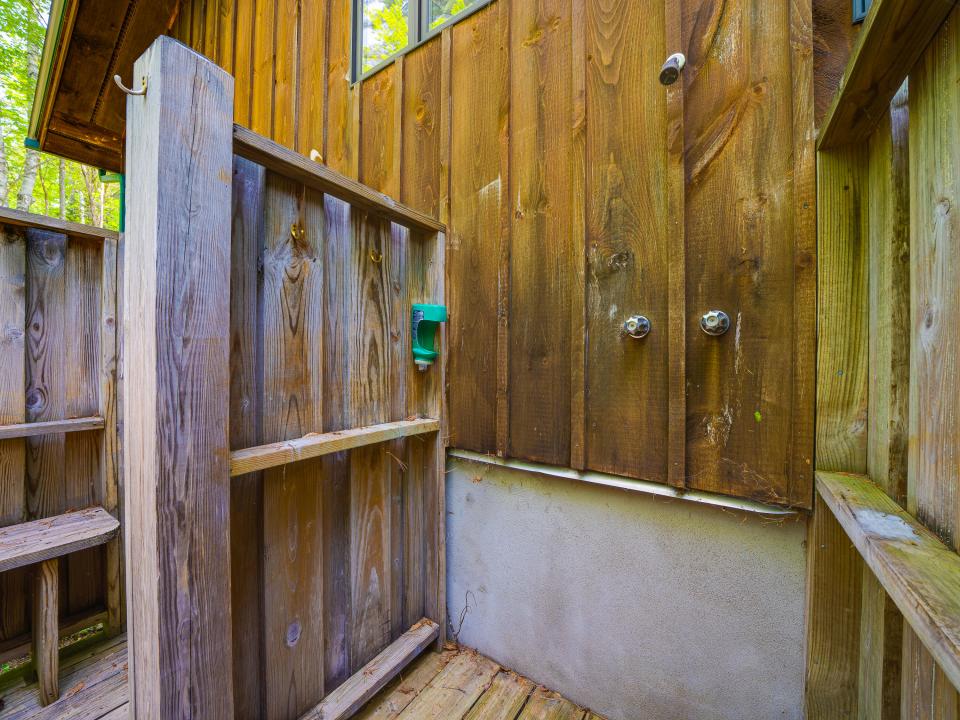 9 OutsideShower