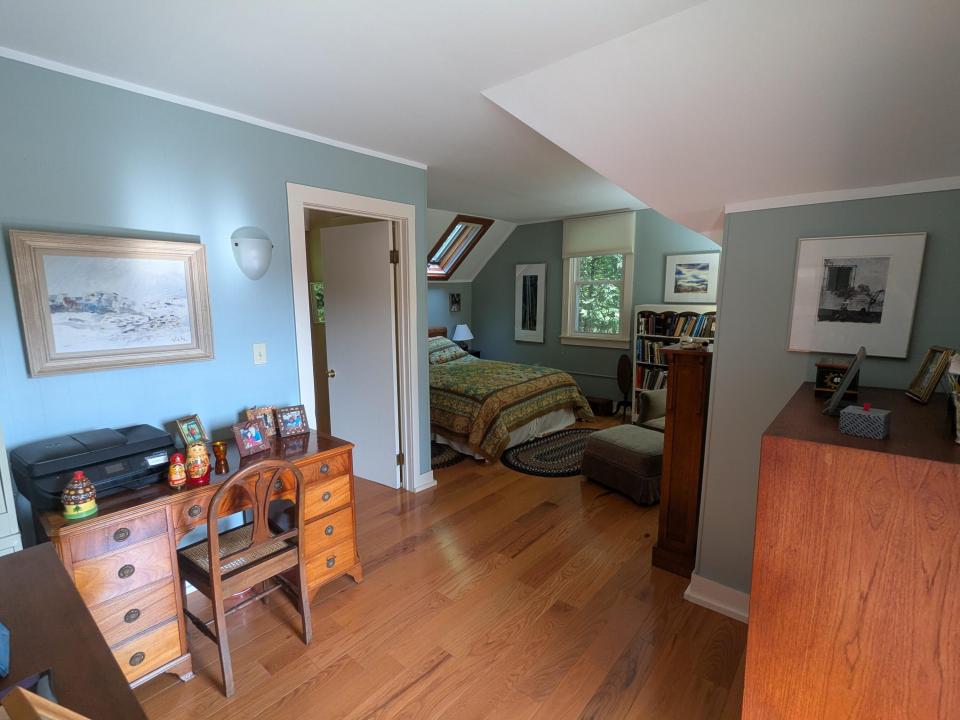 Large Upstairs Bedroom (1)