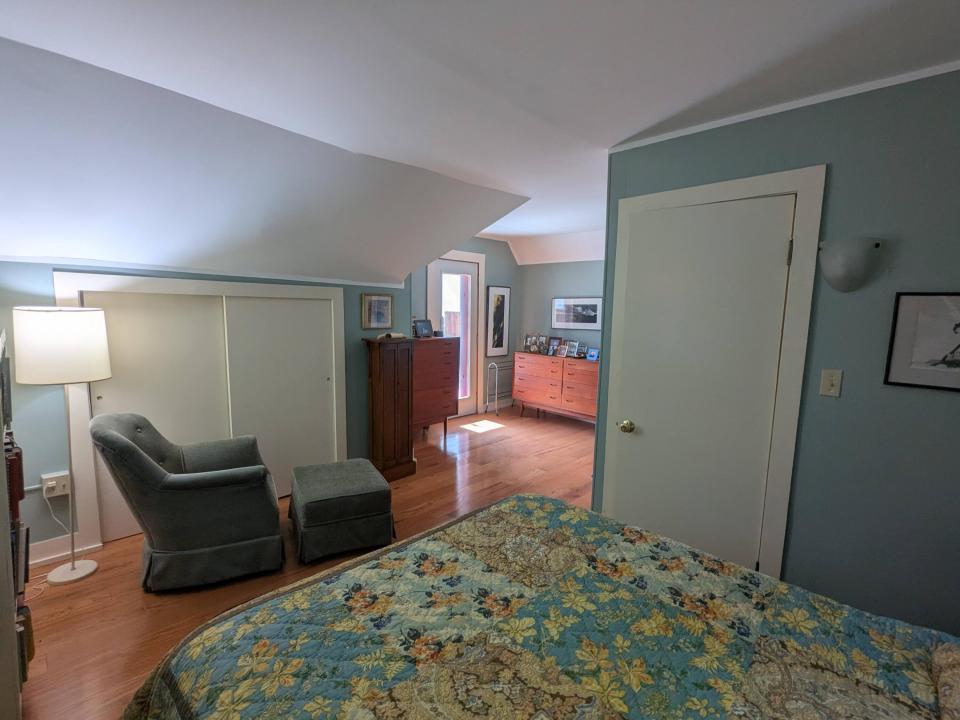 Large Upstairs Bedroom (2)