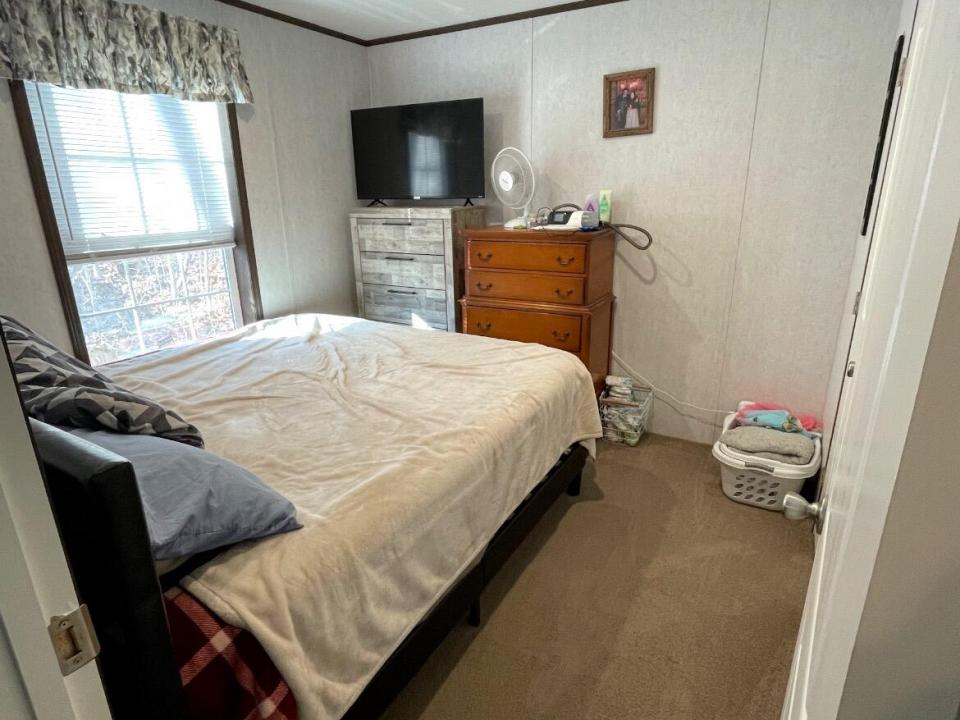 32 Qualty Dr master bed