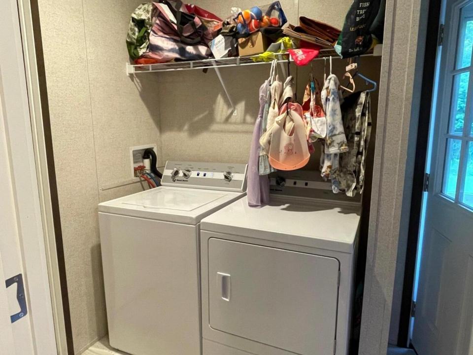 32 Quality Dr laundry
