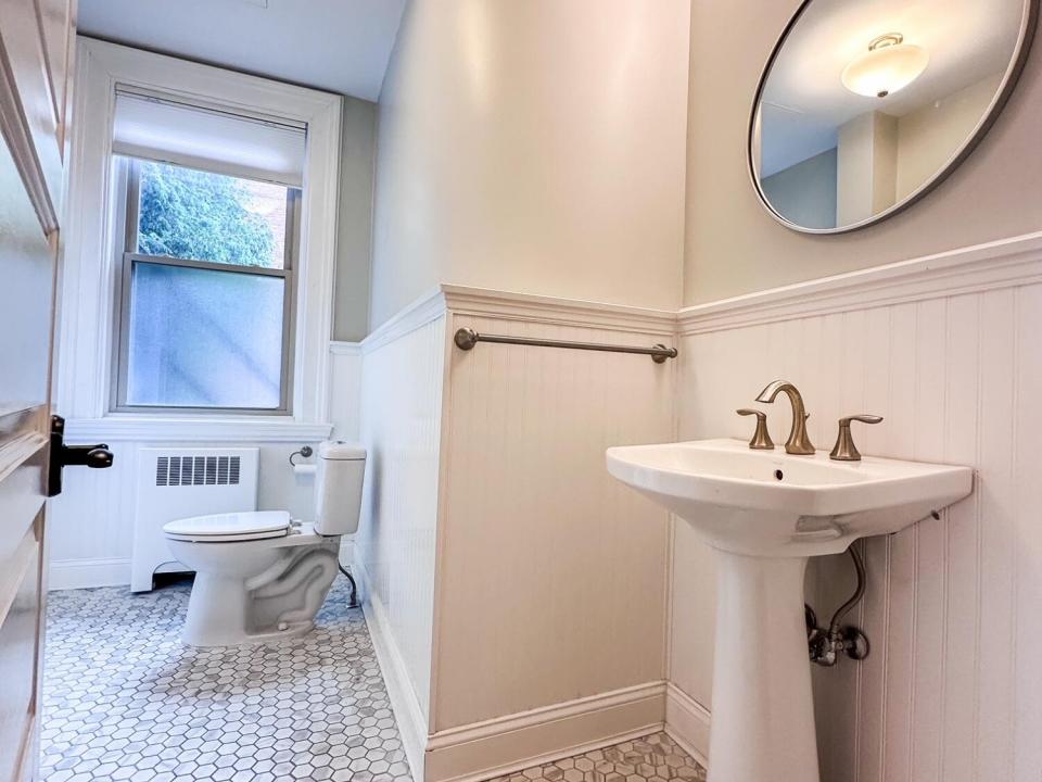1st Floor Bath