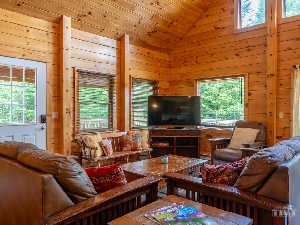 5885-5893 Cascade Rd LP-25