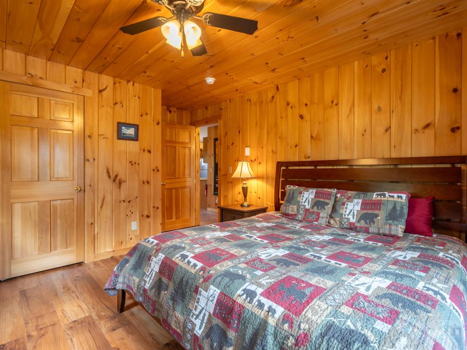 5885-5893 Cascade Rd LP-33