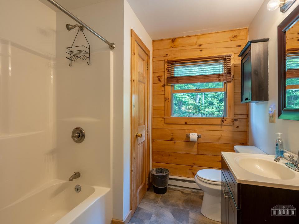 5885-5893 Cascade Rd LP-36