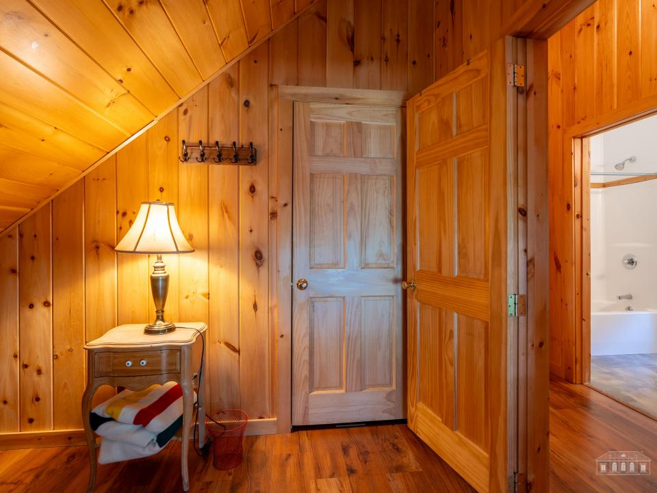 5885-5893 Cascade Rd LP-43