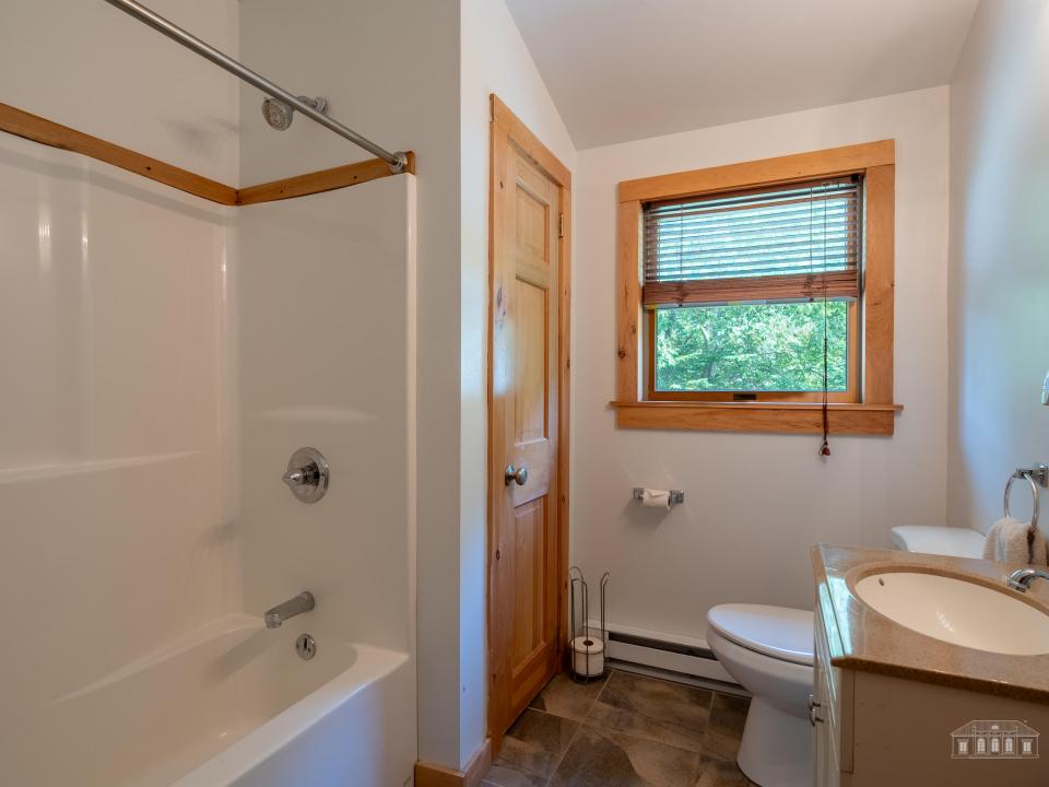 5885-5893 Cascade Rd LP-46