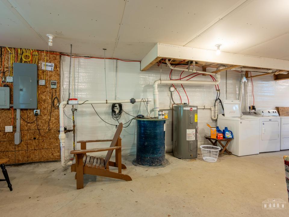 5885-5893 Cascade Rd LP-50