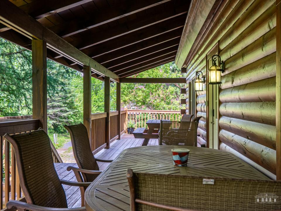 5885-5893 Cascade Rd LP-72