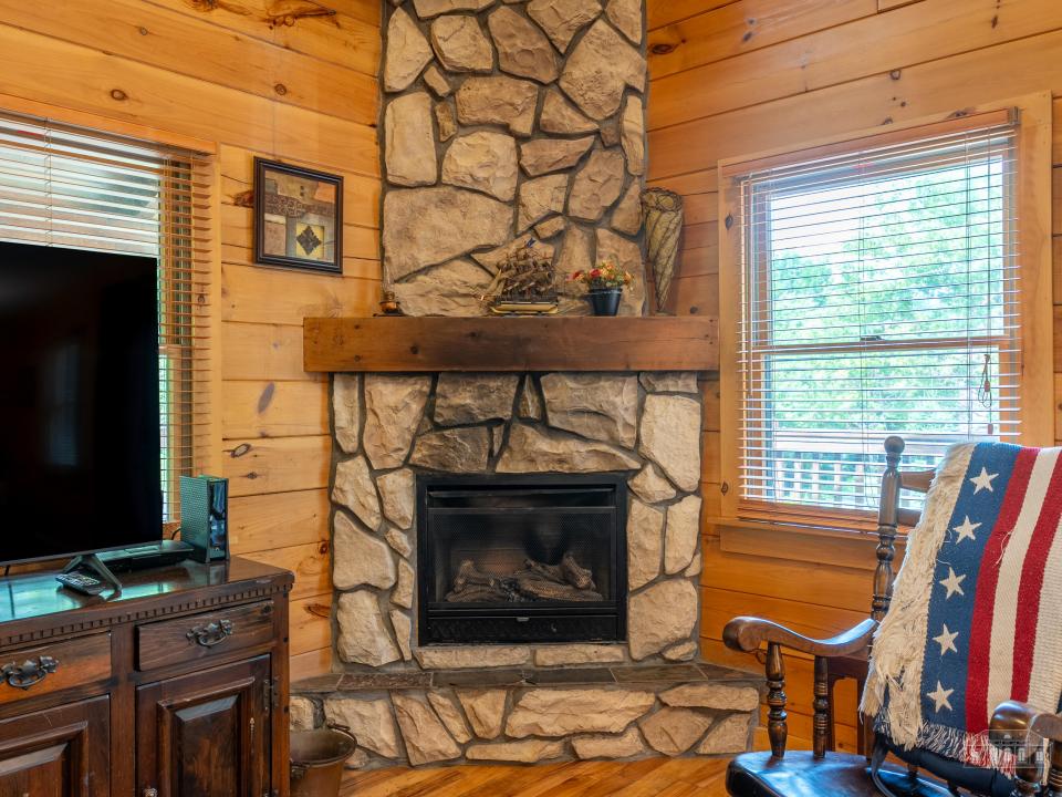 5885-5893 Cascade Rd LP-76