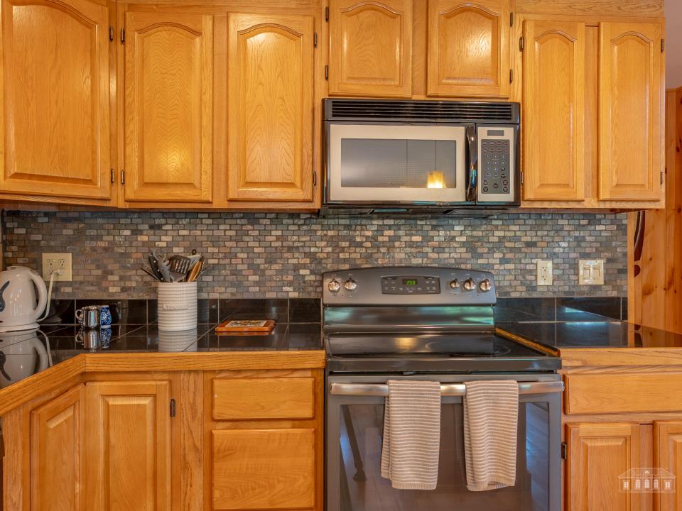 5885-5893 Cascade Rd LP-84