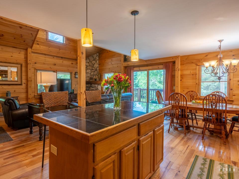 5885-5893 Cascade Rd LP-85