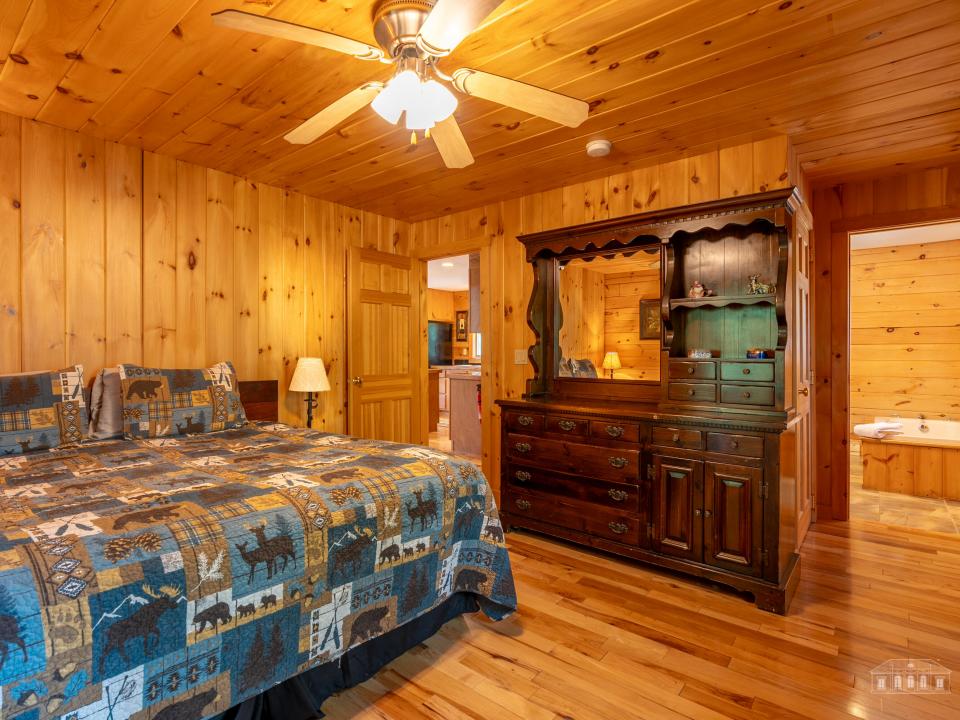 5885-5893 Cascade Rd LP-90