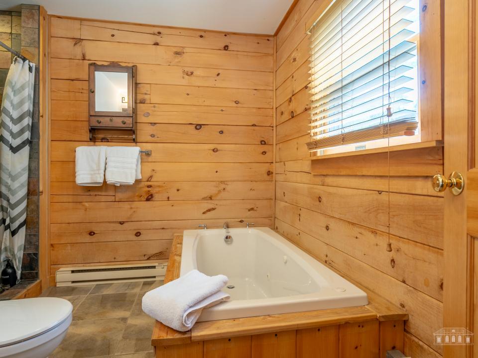 5885-5893 Cascade Rd LP-91