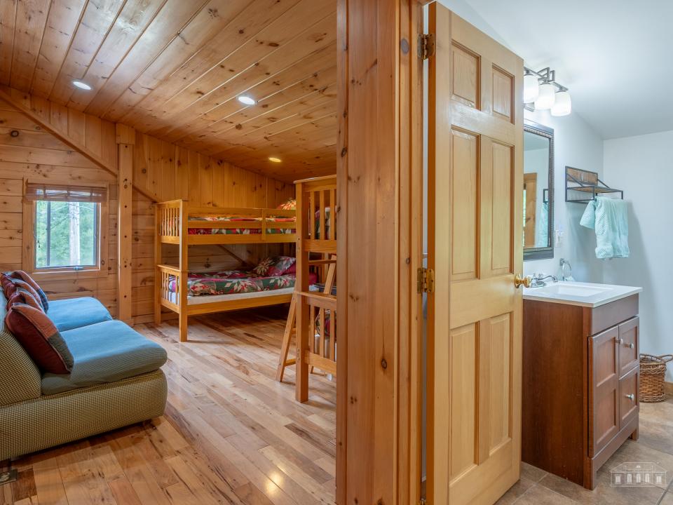 5885-5893 Cascade Rd LP-95