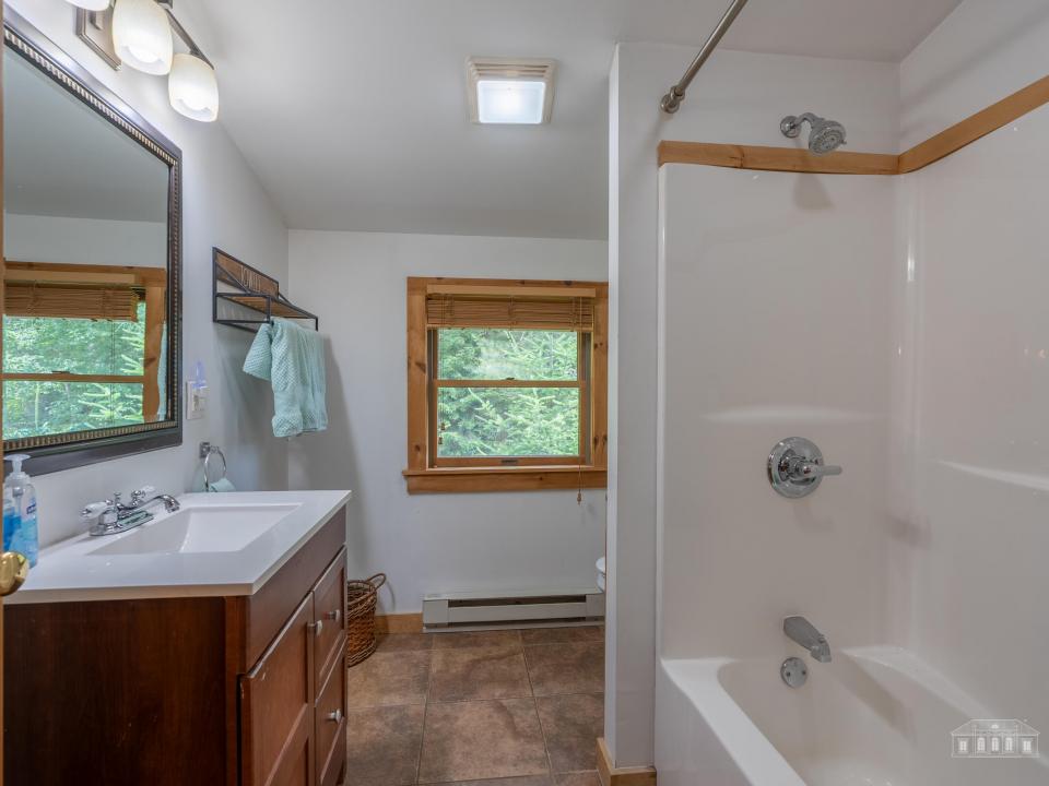 5885-5893 Cascade Rd LP-104