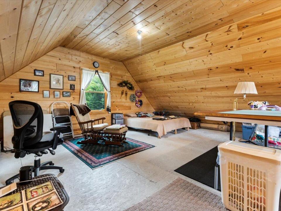 568