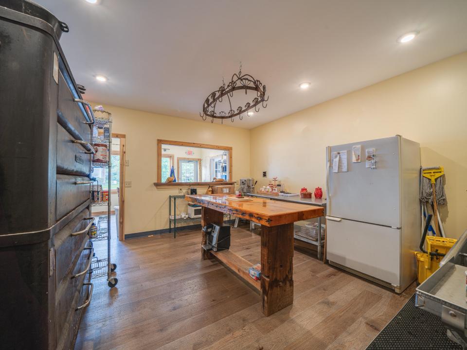8572 Newcomb Rd-54