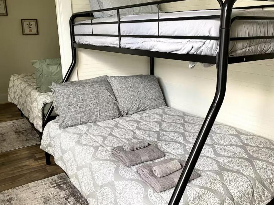 39 Shepard Apartment 1 Bed 3