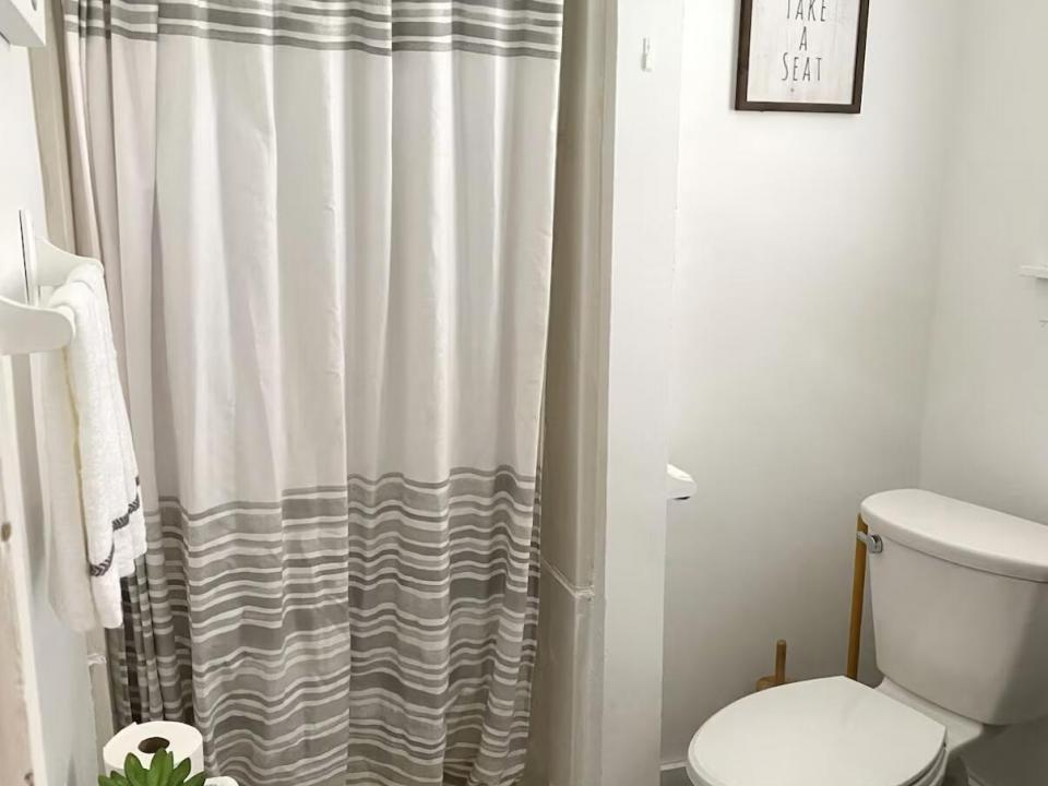 39 Shepard Apartment 2 Bathroom 1