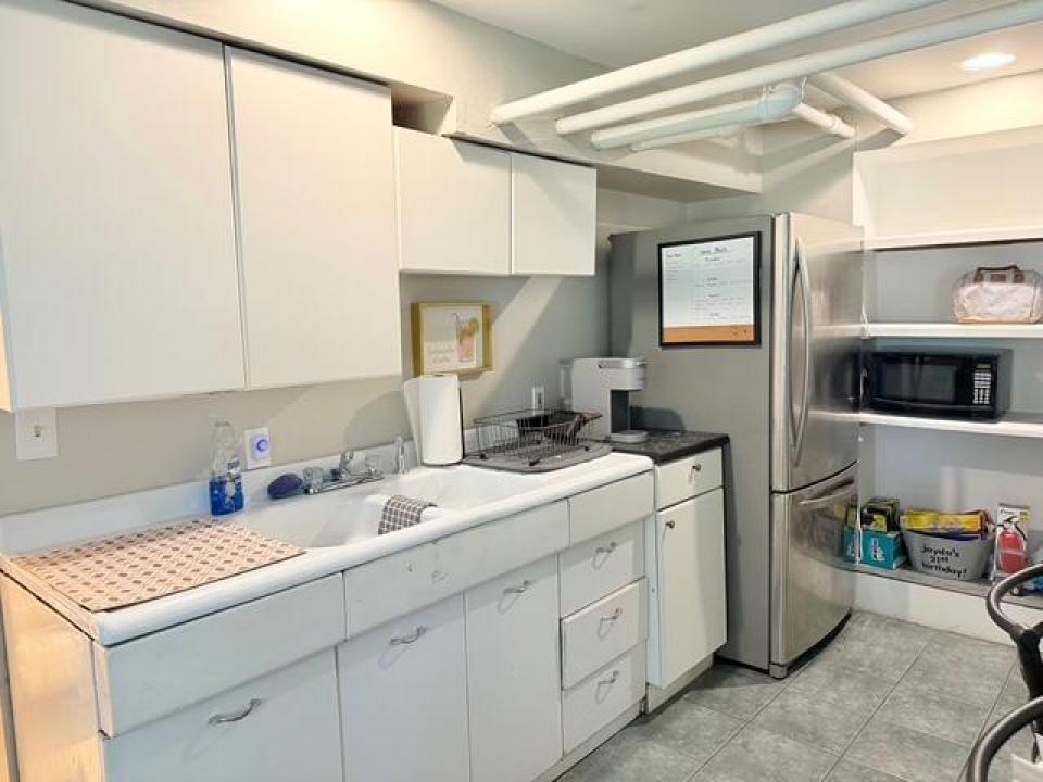 39 Shepard unit 3 kitchen pic 1