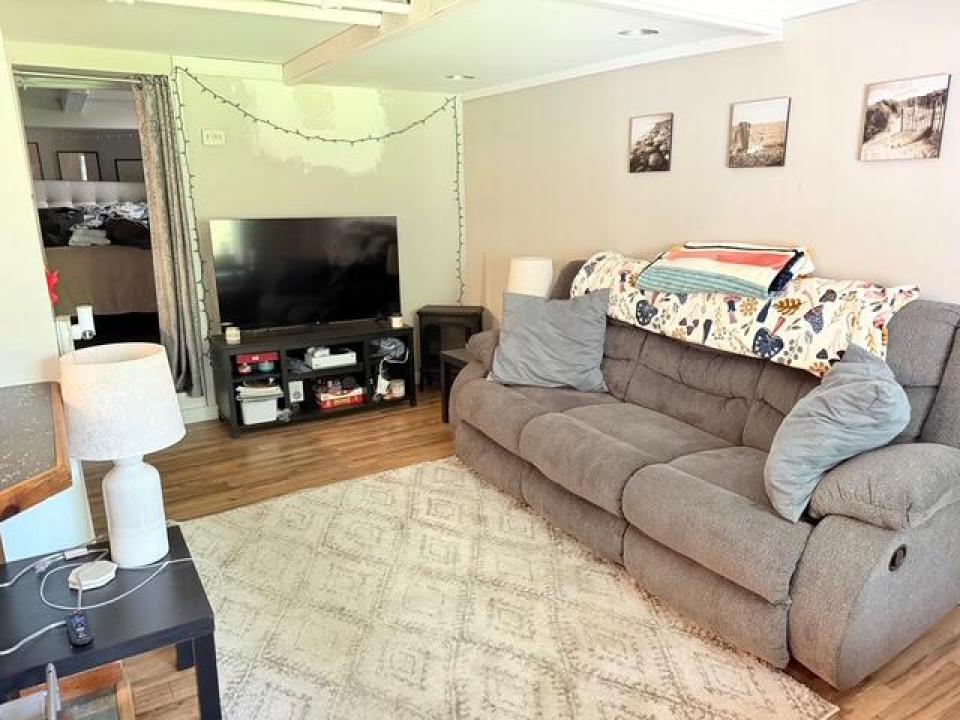 39 Shepard Unit 3 living room pic 1