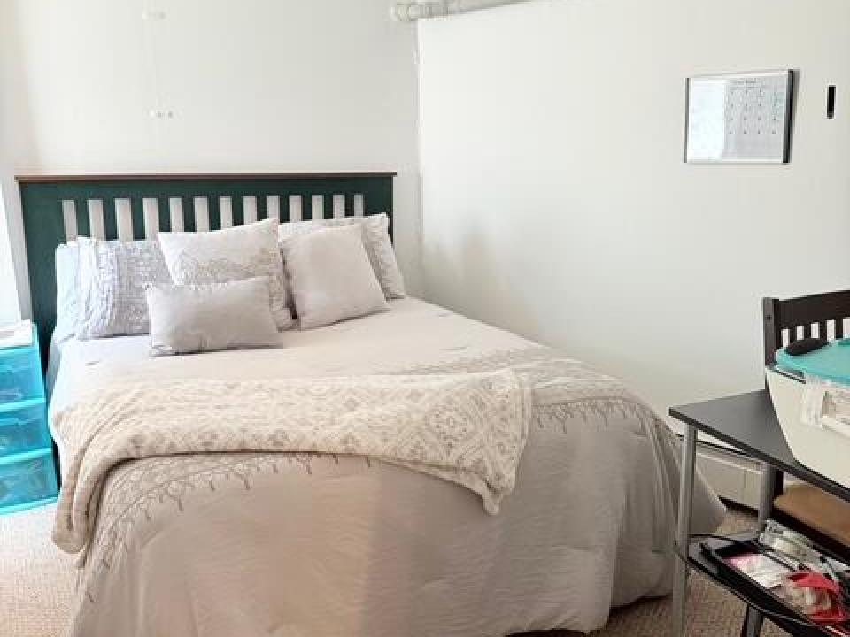 39 Shepard unit 3 bed 1