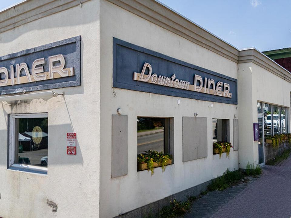 DowntownDinerInLakePlacid_A_Exterior_Clo
