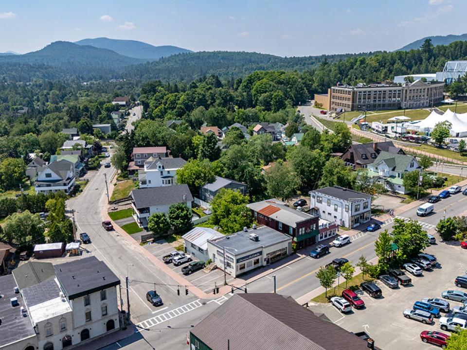 DowntownDinerInLakePlacid_A_Property_L
