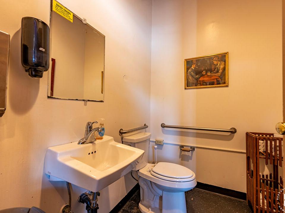 DowntownDinerInLakePlacid_Bathroom2