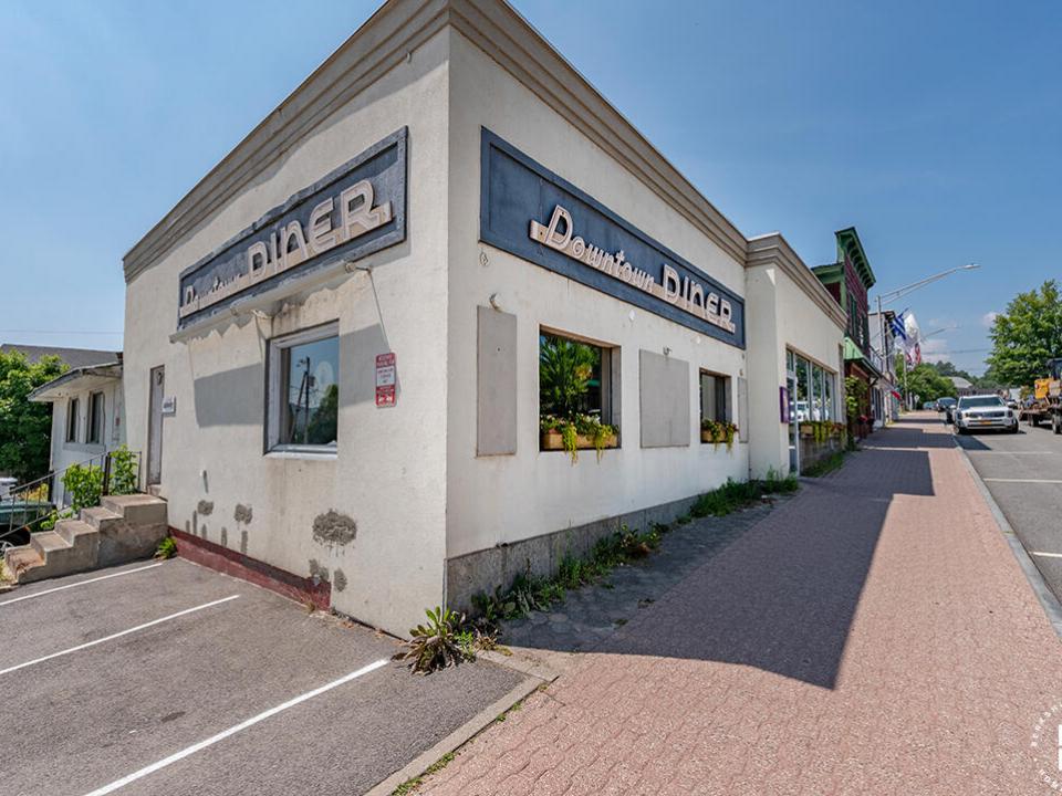 DowntownDinerInLakePlacid_Exterior_L_Clo