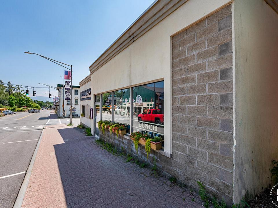 DowntownDinerInLakePlacid_Exterior_R_Clo