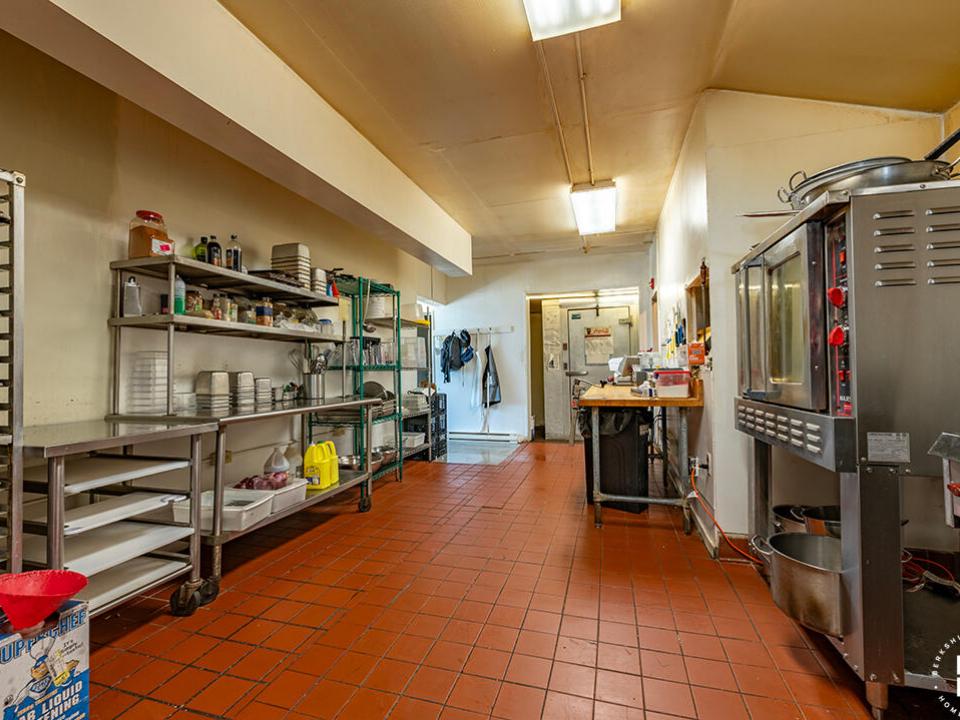 DowntownDinerInLakePlacid_Oven_PrepArea