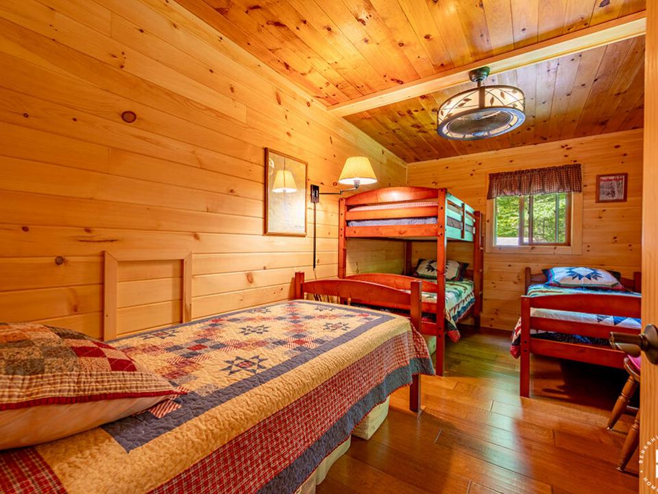 SaranacLakeCottageOnBartlettCarry_Bedroo