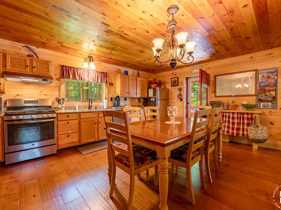 SaranacLakeCottageOnBartlettCarry_DR_L