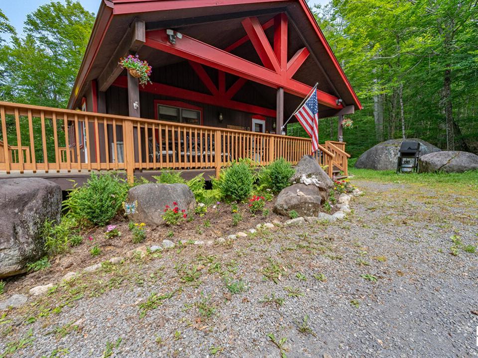 SaranacLakeCottageOnBartlettCarry_Garden