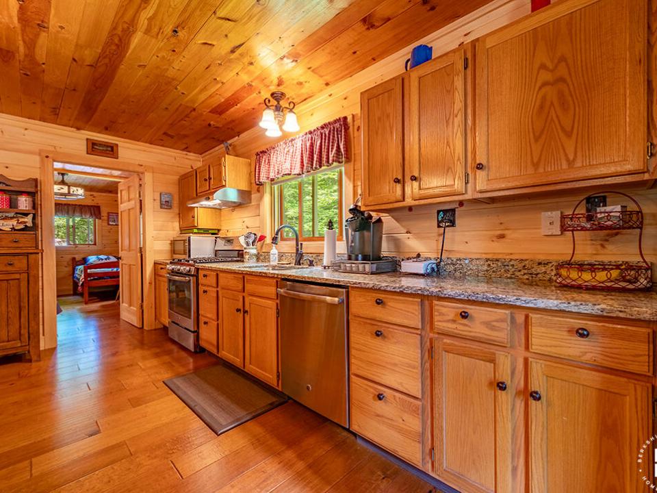 SaranacLakeCottageOnBartlettCarry_Kitche