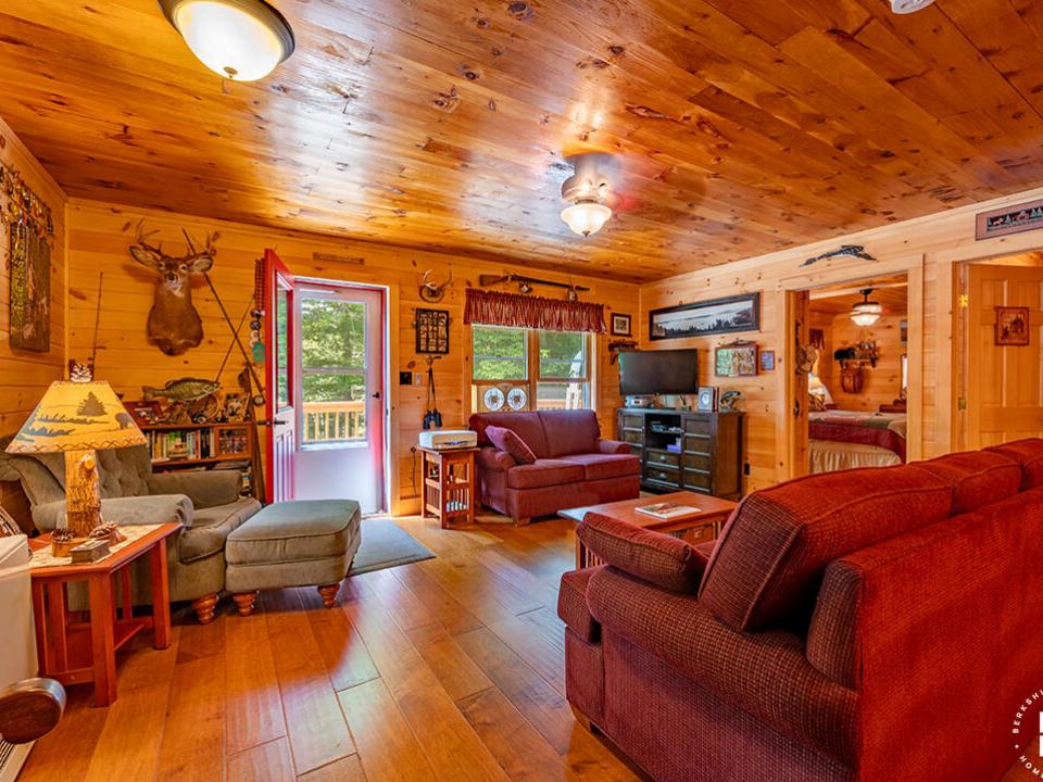SaranacLakeCottageOnBartlettCarry_Living